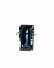 18ct White Gold London Blue  Topaz Ring