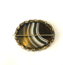 9ct Gold Banded Agate Rounded Brooch