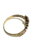 18ct Gold Hinged Bangle