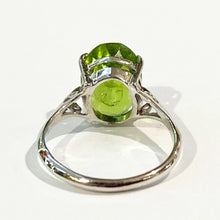 9ct White Gold Peridot Ring