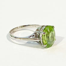 9ct White Gold Peridot Ring