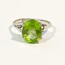 9ct White Gold Peridot Ring