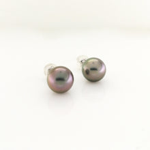 18ct White Gold Black Tahitian Pearl Stud Earrings