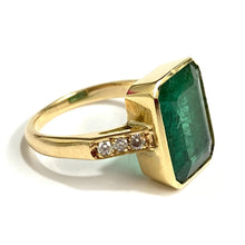 18ct Yellow Gold 10ct Emerald and Diamond Ring