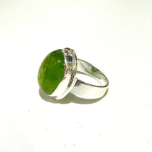 5.67g Sterling Silver Cabochon Peridot Ring