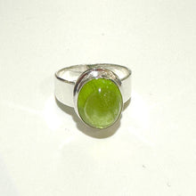 6.89g Sterling Silver Cabochon Peridot Ring