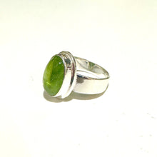 7.62g Sterling Silver Cabochon Peridot Ring