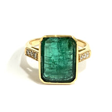 18ct Yellow Gold 10ct Emerald and Diamond Ring