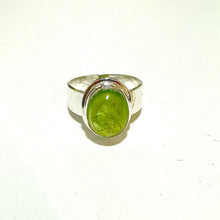 4.96g Sterling Silver Cabochon Peridot Ring