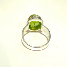 6.89g Sterling Silver Cabochon Peridot Ring