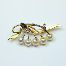 Elegant 9ct Yellow Gold Freshwater Pearl Floral Brooch