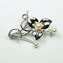 Silver Freshwater Pearl Flower Brooch