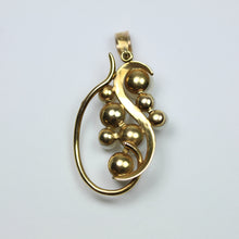 9ct Yellow Gold Freshwater Pearl Vine Pendant