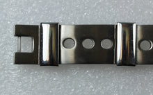 Rectangular Chain with Central Plate and Clip Closure