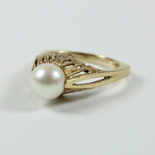 Vintage Yellow Gold White Cultured Pearl Ring