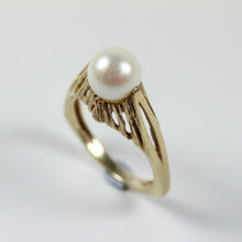 Vintage Yellow Gold White Cultured Pearl Ring