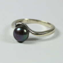 9ct White Gold Tahitian Pearl Ring