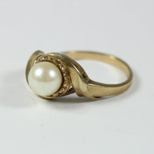 9ct Yellow Gold Cultured Pearl Ring