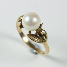Elegant 9ct Yellow Gold Cultured Pearl Ring
