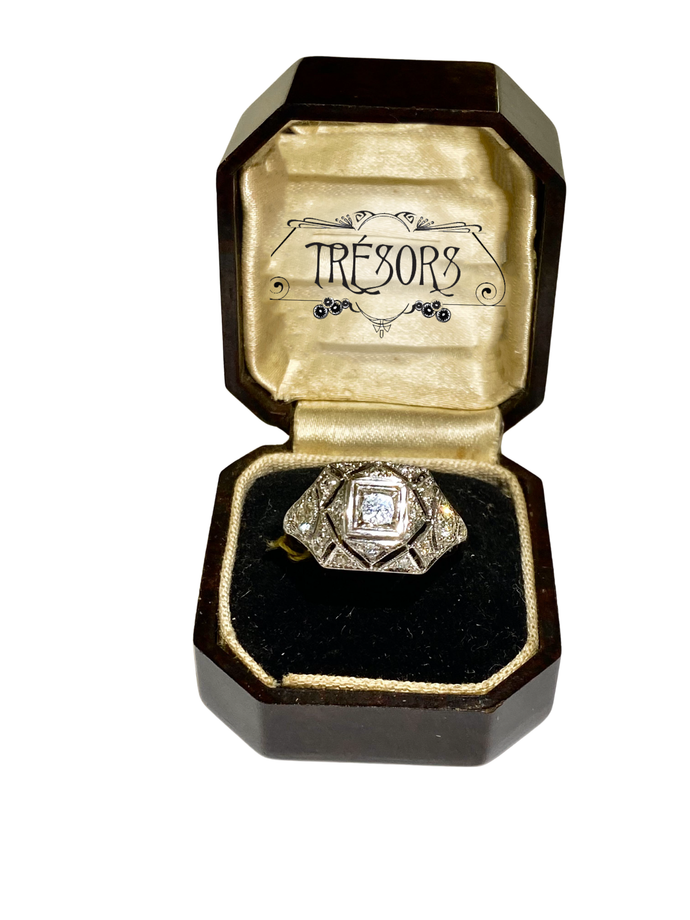 Vintage Engagement Rings in Sydney: A Guide to Timeless Elegance