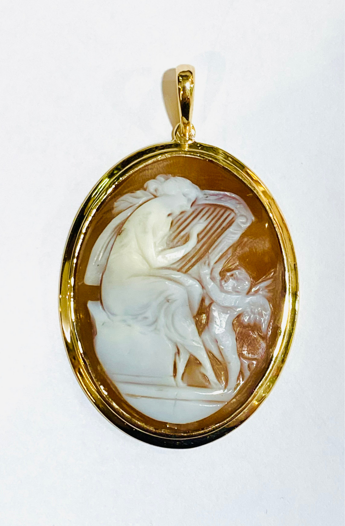 Antique Hand-Carved Cameo Pendant in 9ct Gold