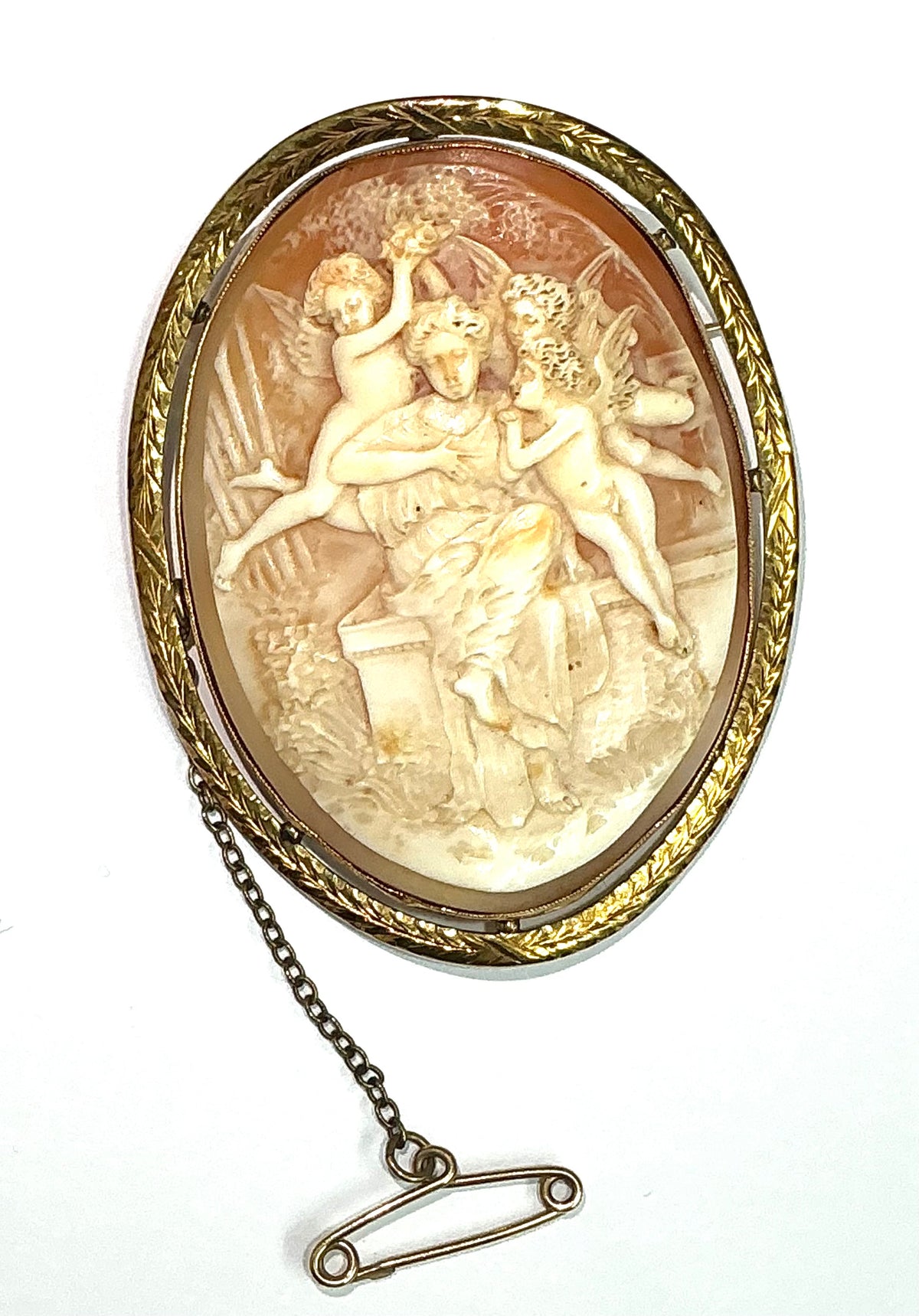 18ct Gold Cherub Conch Shell Cameo Brooch