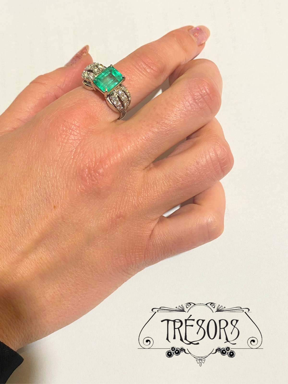 18ct White Gold Emerald and Diamond Ring