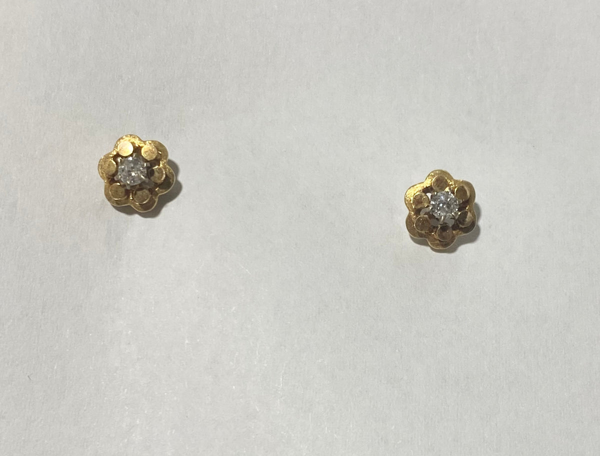 0.20 Carat Diamond Stud Earrings with a 9 Carat Yellow Gold Setting