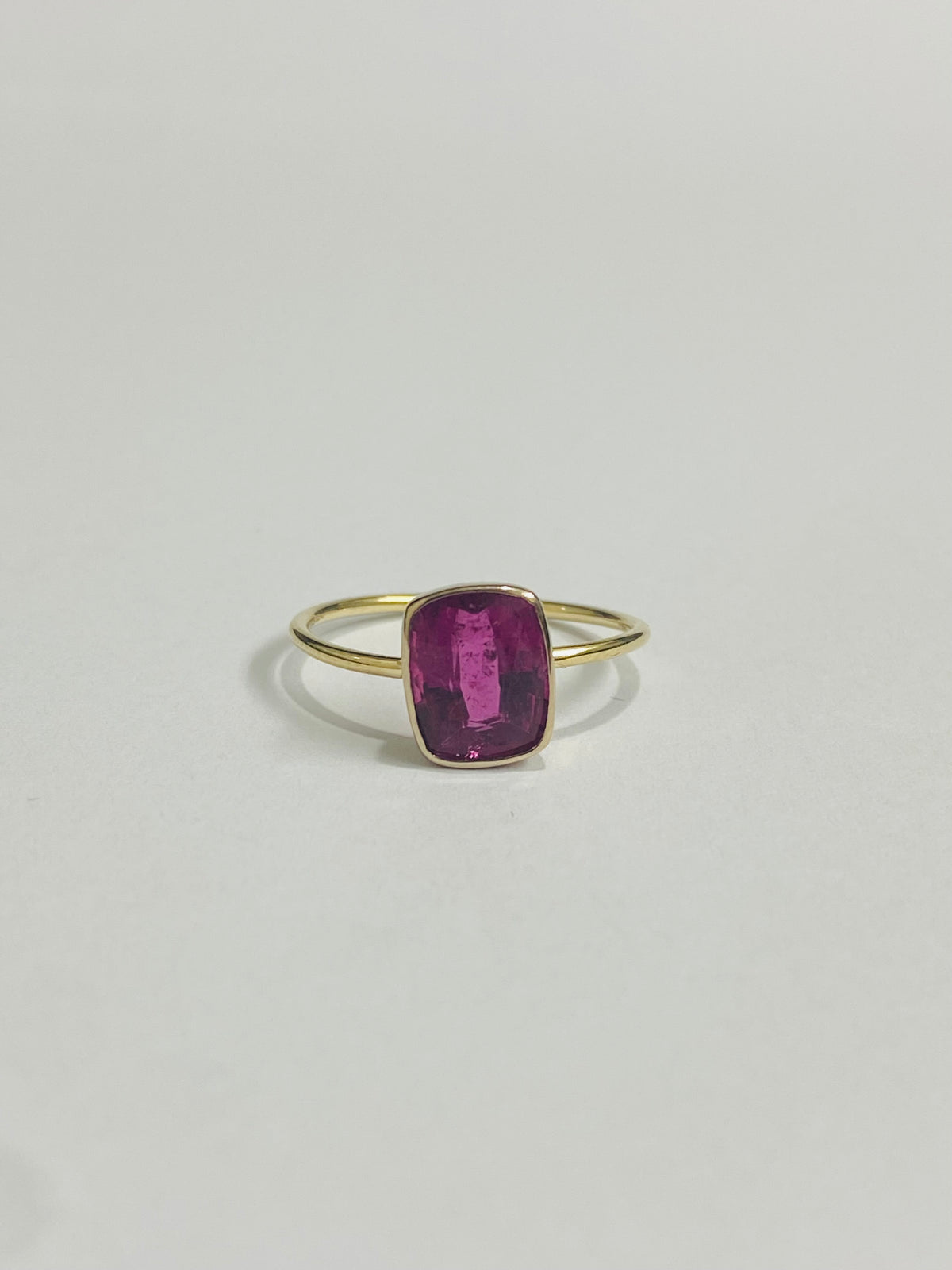 9ct Yellow Gold Pink Tourmaline Ring (2ct)