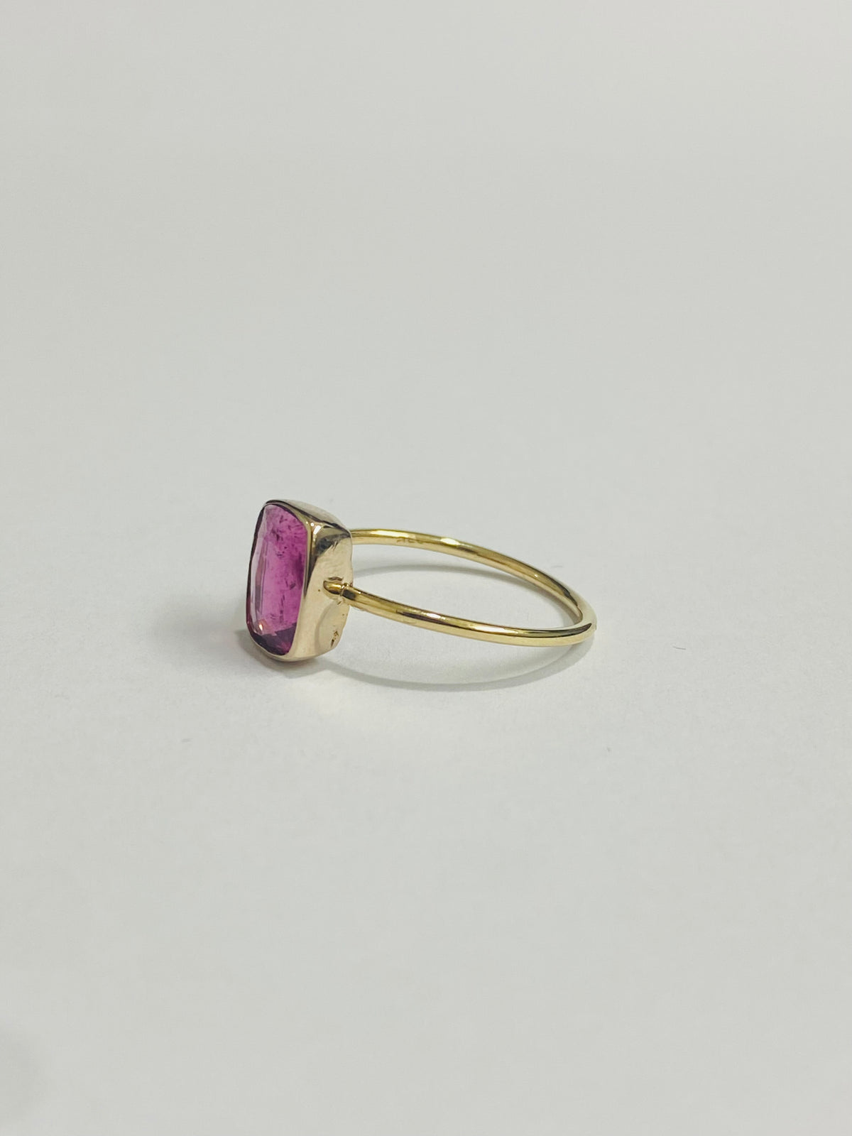 9ct Yellow Gold Pink Tourmaline Ring (2ct)