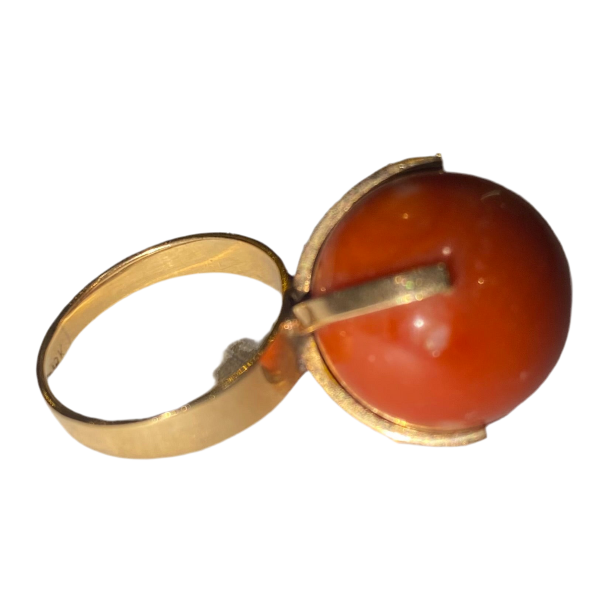 18ct Yellow Gold Coral ring