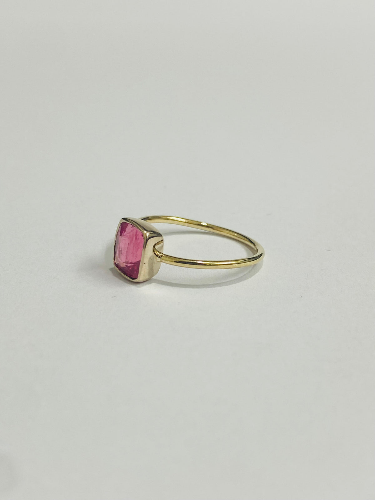 9ct Yellow Gold Pink Tourmaline Ring (.75 - 1.5ct)