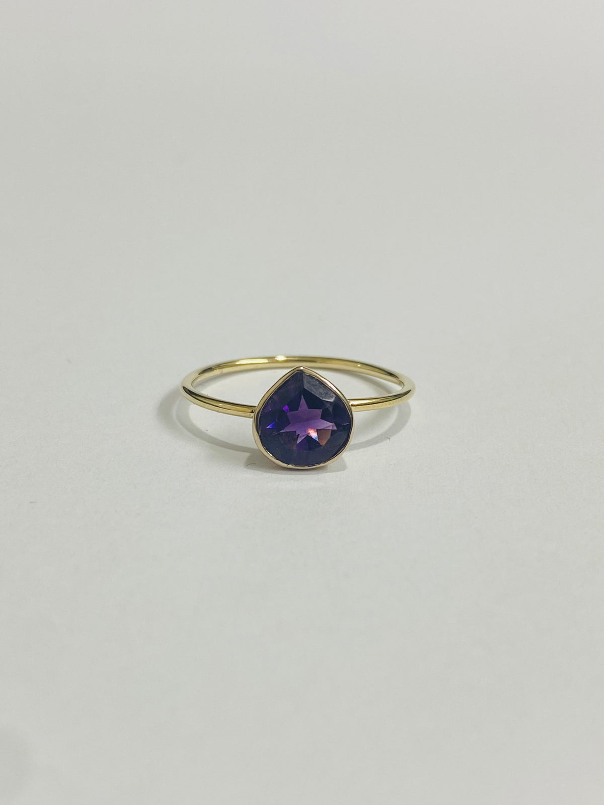 9ct Yellow Gold Amethyst Ring