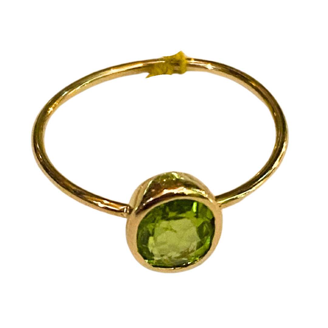 9ct Yellow Gold Peridot Ring