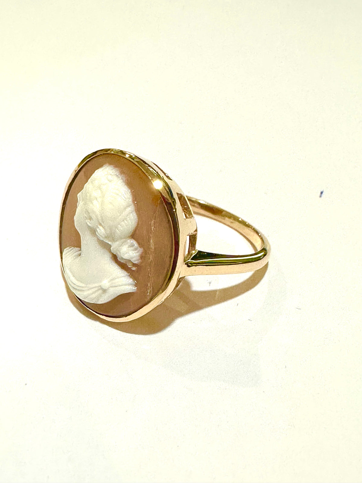 9ct Gold Conch Shell Cameo Dress Ring