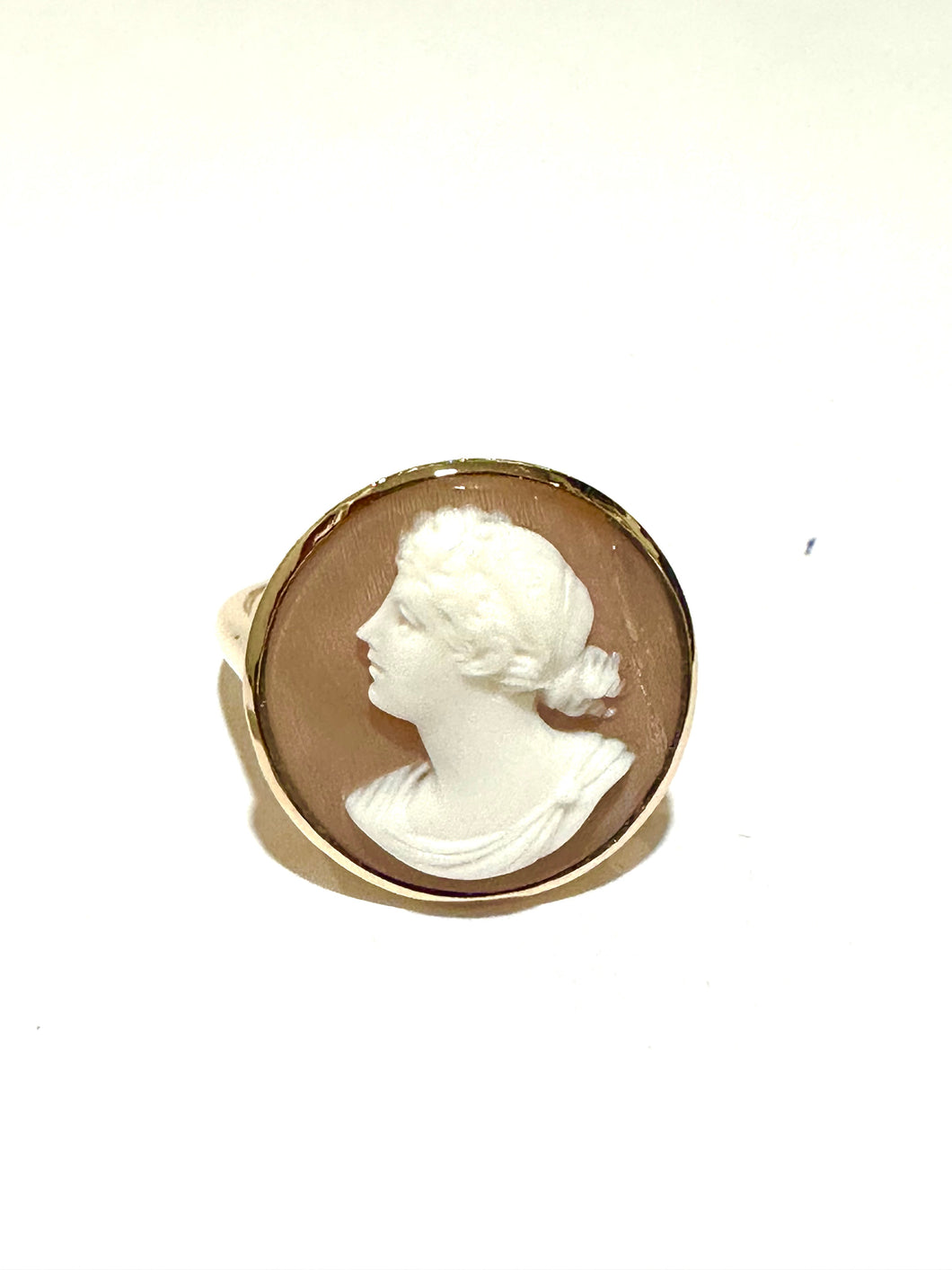 9ct Gold Conch Shell Cameo Dress Ring