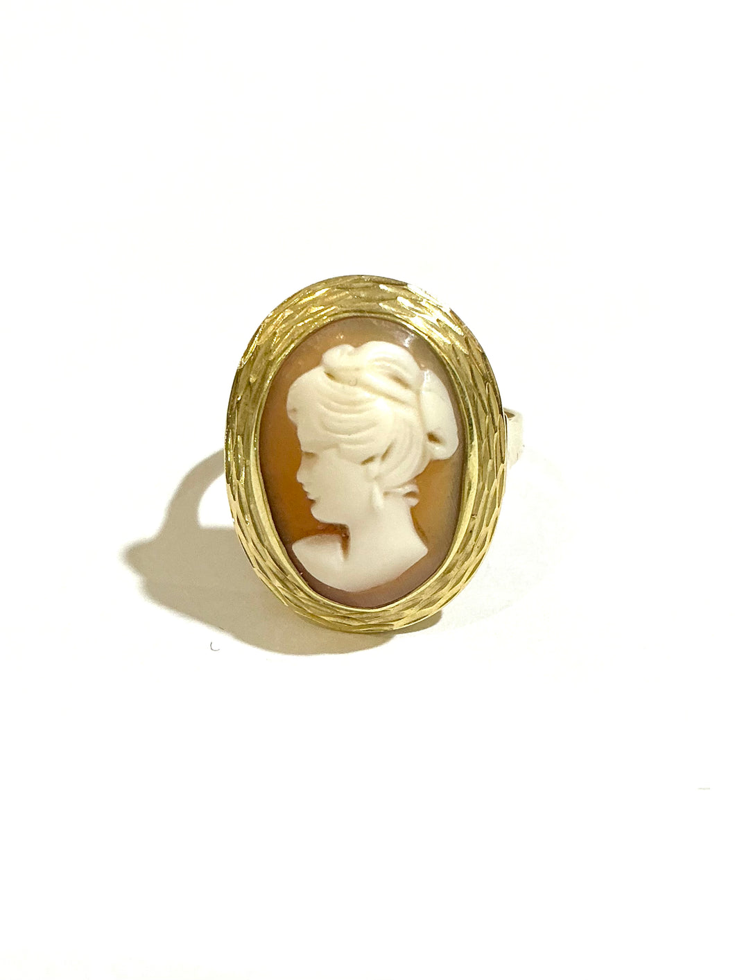 18ct Yellow Gold Conch Shell Cameo Ring