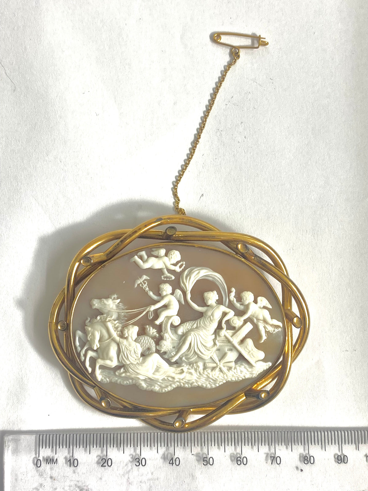 10ct Rose Gold Mid-Victorian Cameo Brooch
