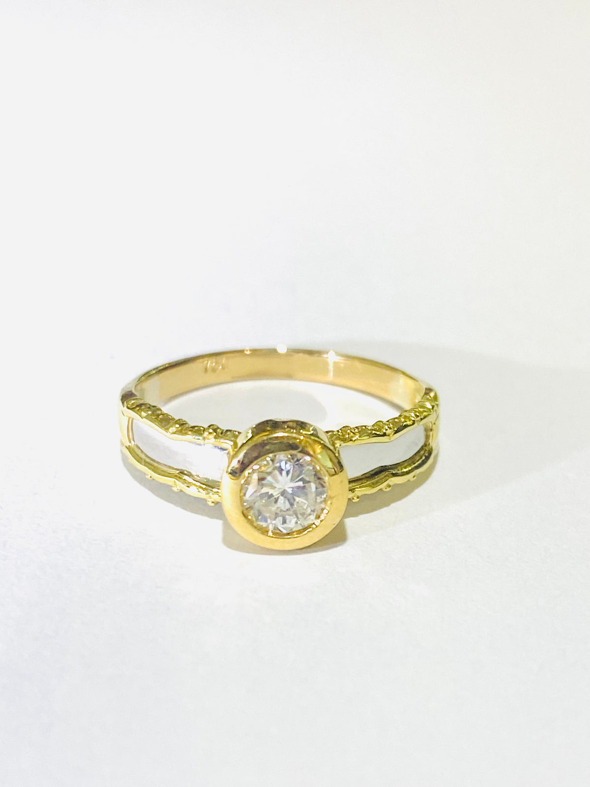 9ct Yellow &White Gold Solitaire Ring