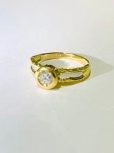 9ct Yellow &White Gold Solitaire Ring