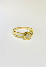 9ct Yellow &White Gold Solitaire Ring