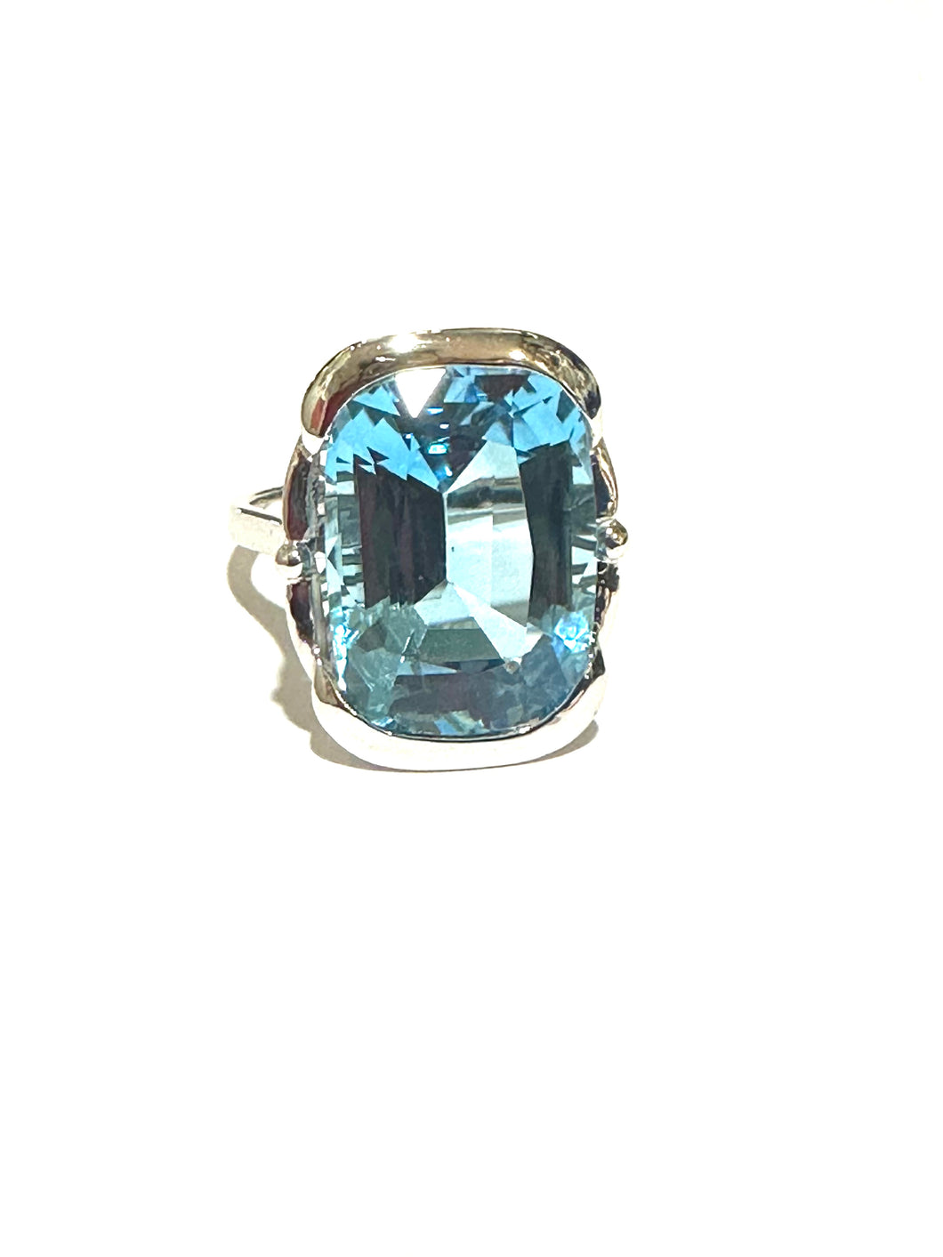 9ct White Gold Faceted Blue Topaz Dress Ring