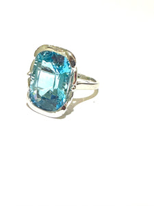 9ct White Gold Faceted Blue Topaz Dress Ring