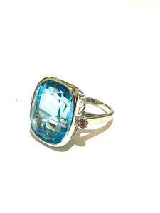 9ct White Gold Faceted Blue Topaz Ring