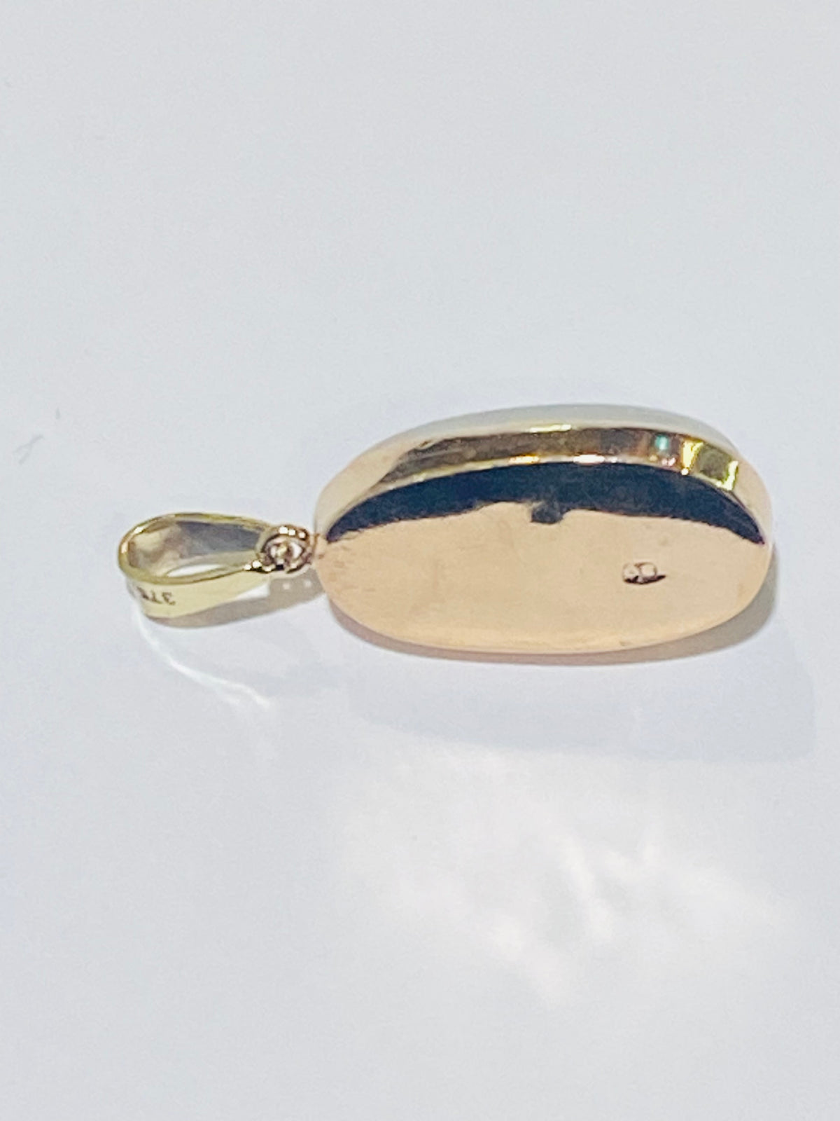 9ct Gold, 15ct Cabochon Moonstone Pendant