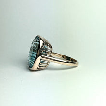 9ct White Gold Blue 18ct Blue Topaz Ring