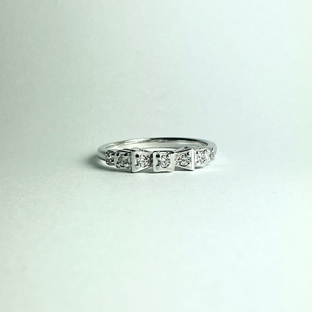 18ct White Gold Diamond Bridge Ring