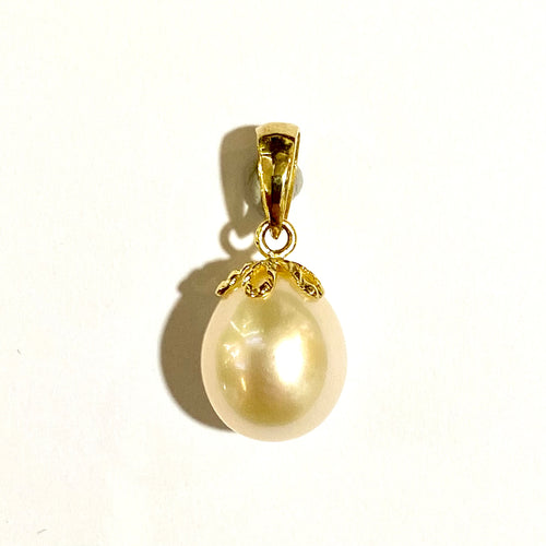 18ct Yellow Gold Freshwater Pearl Pendant