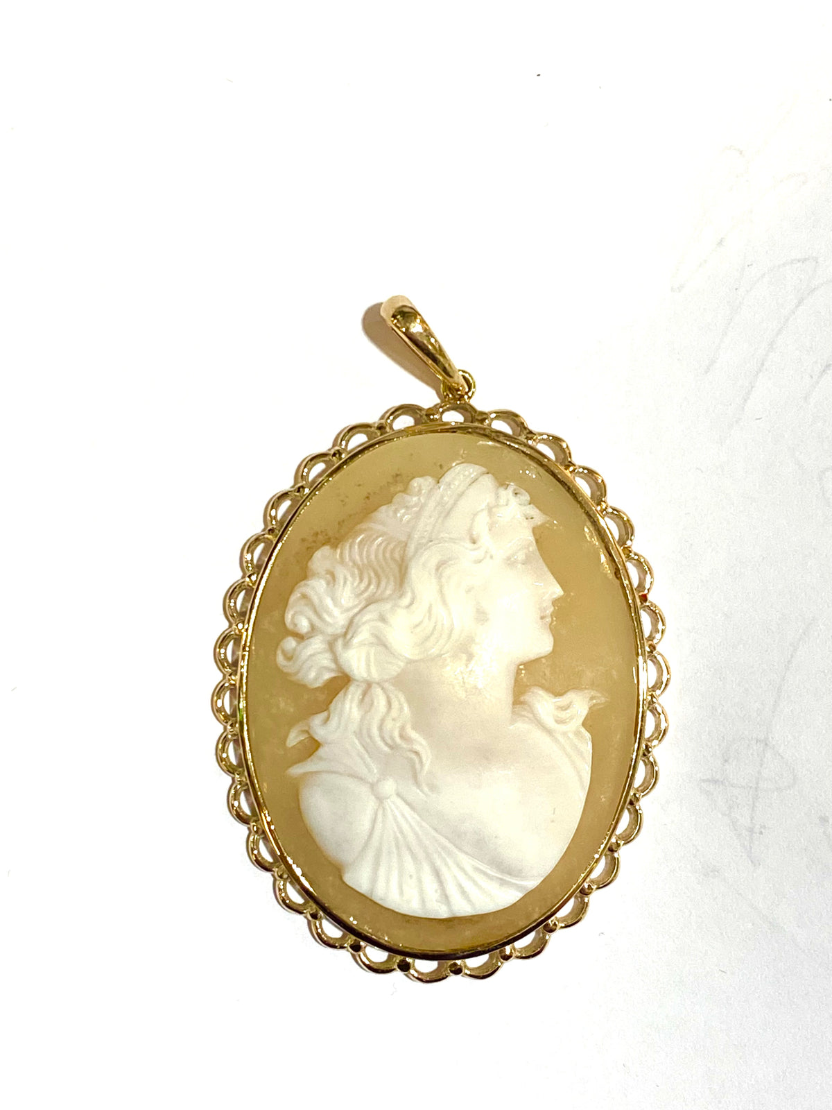 Antique Hand-Carved Portrait Shell Cameo Pendant with 9ct Gold