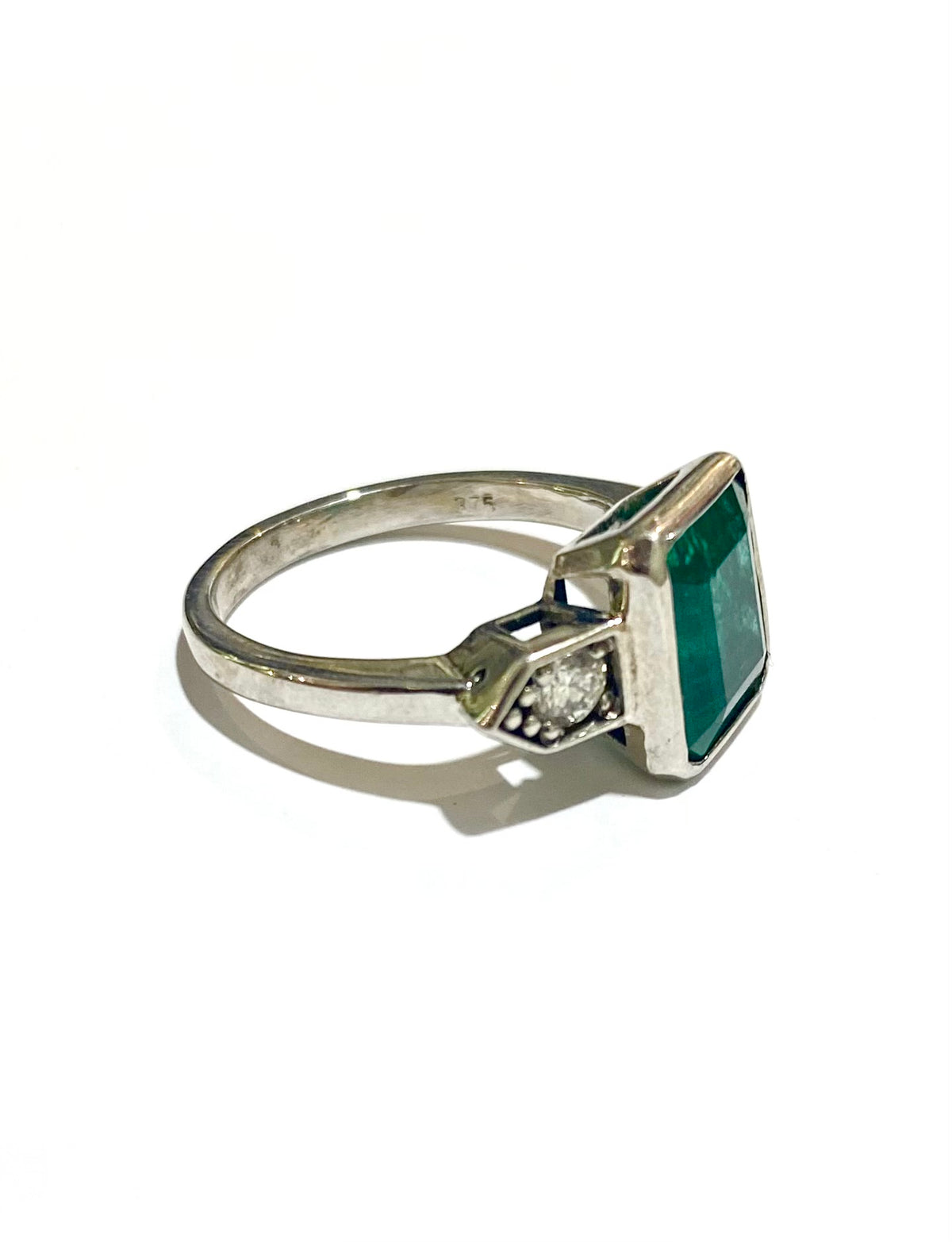 9ct White Gold and Diamond Ring